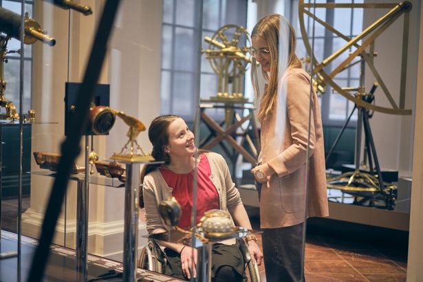 Accessible visit: two young women in the Mathematical-Physical Salon Dresden