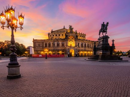 Semperoper bei Sonnenuntergang